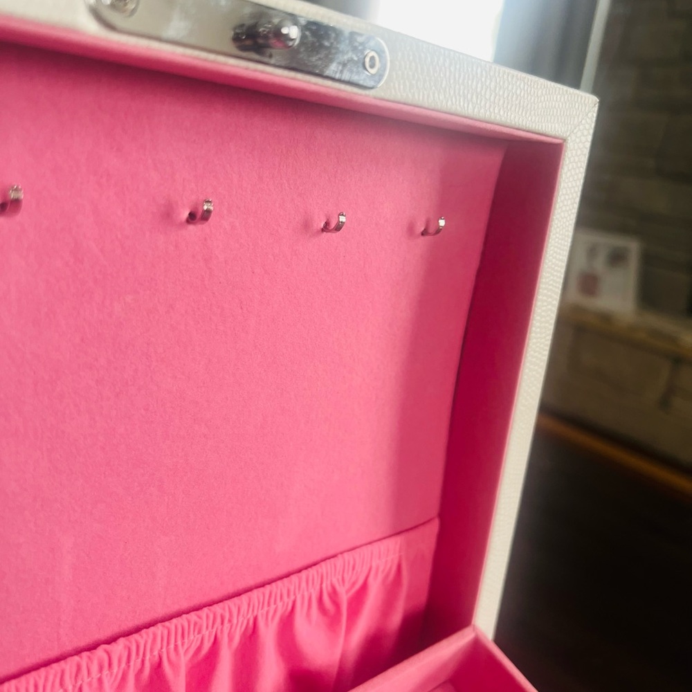 White Jewelry Box with Pink Tassel - Picture 2 of 6